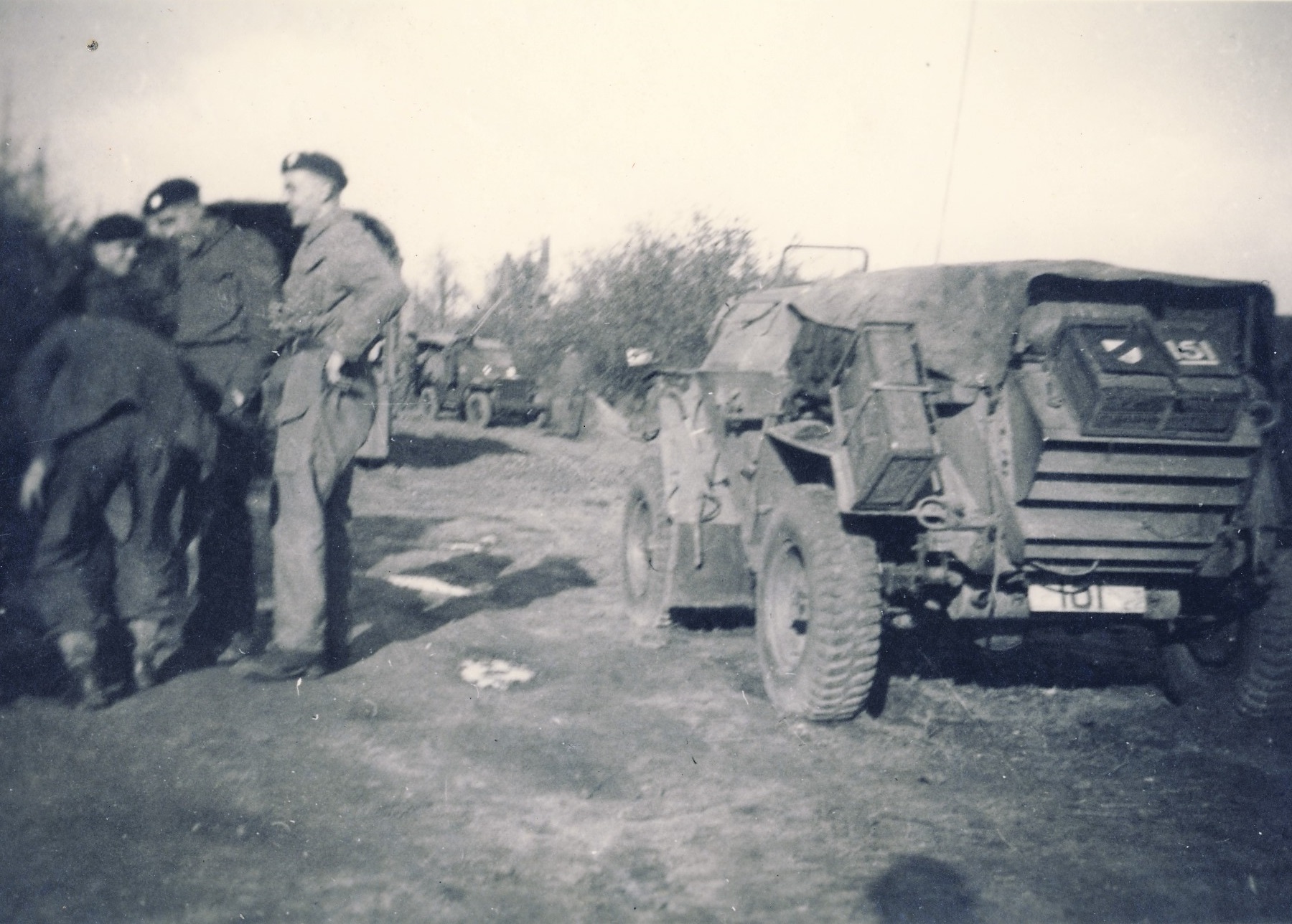 Engelse militairen aan de Dorpsweg September 1944 Beeldcollectie Regionaal Historisch Centrum Eindhoven
