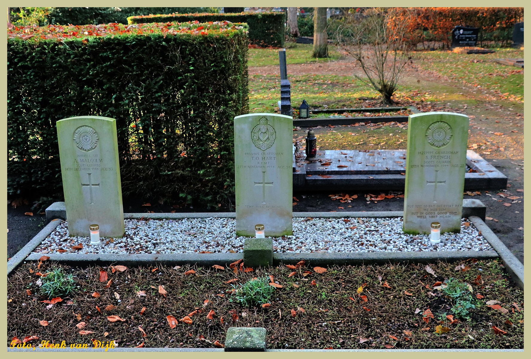 Lichtjes op oorlogsgraven Helmond